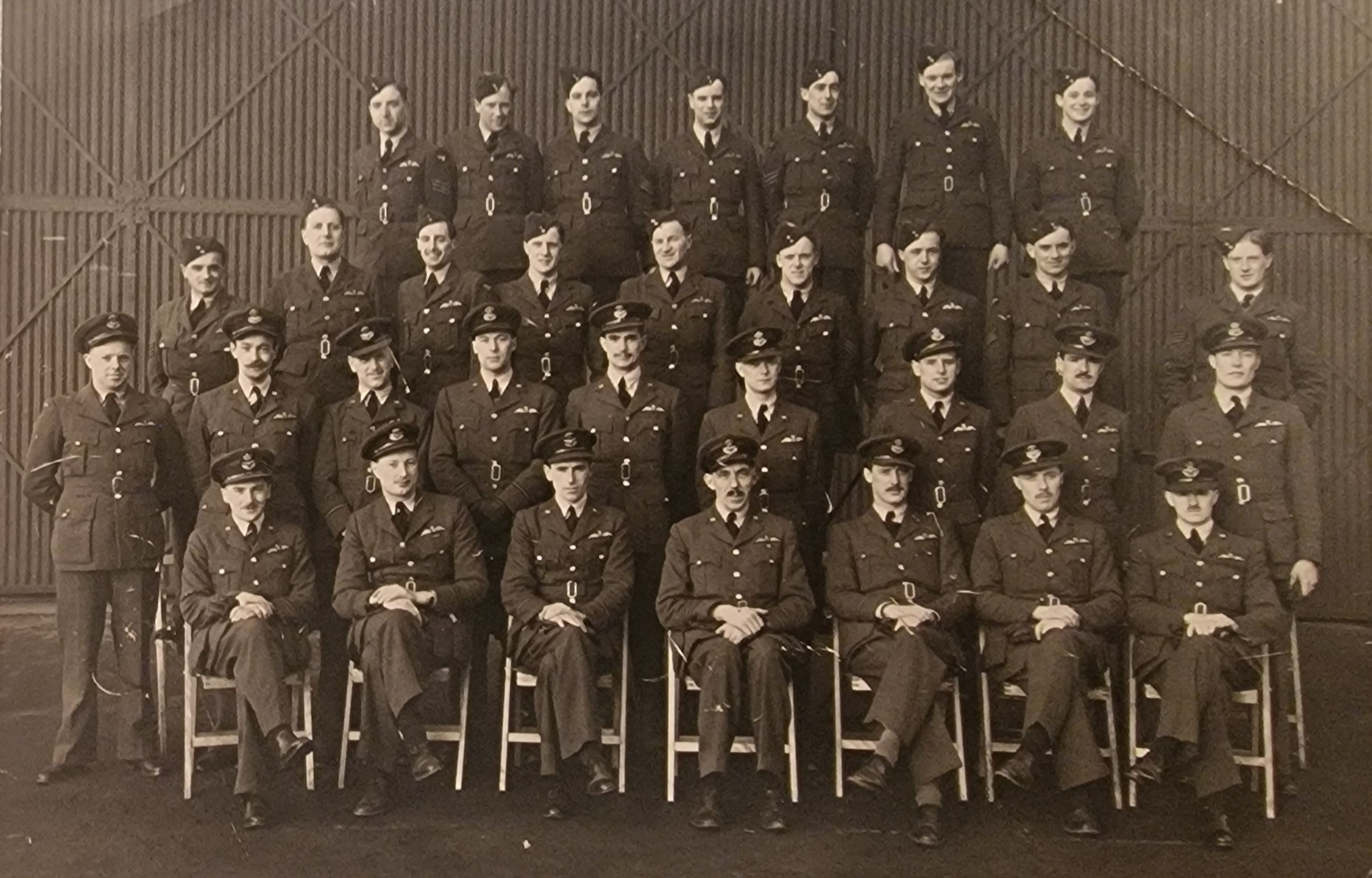 EFTS Instructors and trainee pilots