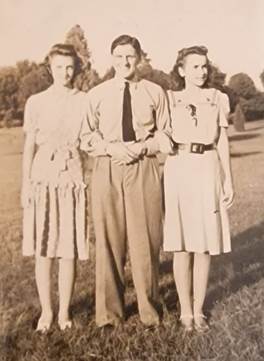 A group of people standing in a field

AI-generated content may be incorrect.