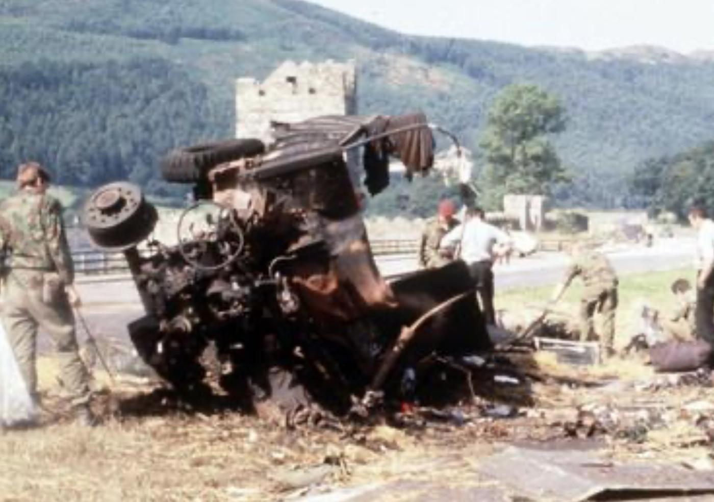 Bomb blast IRA terrorist Paras 