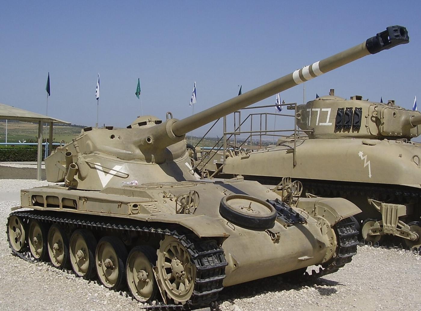 Max-13 battle tank