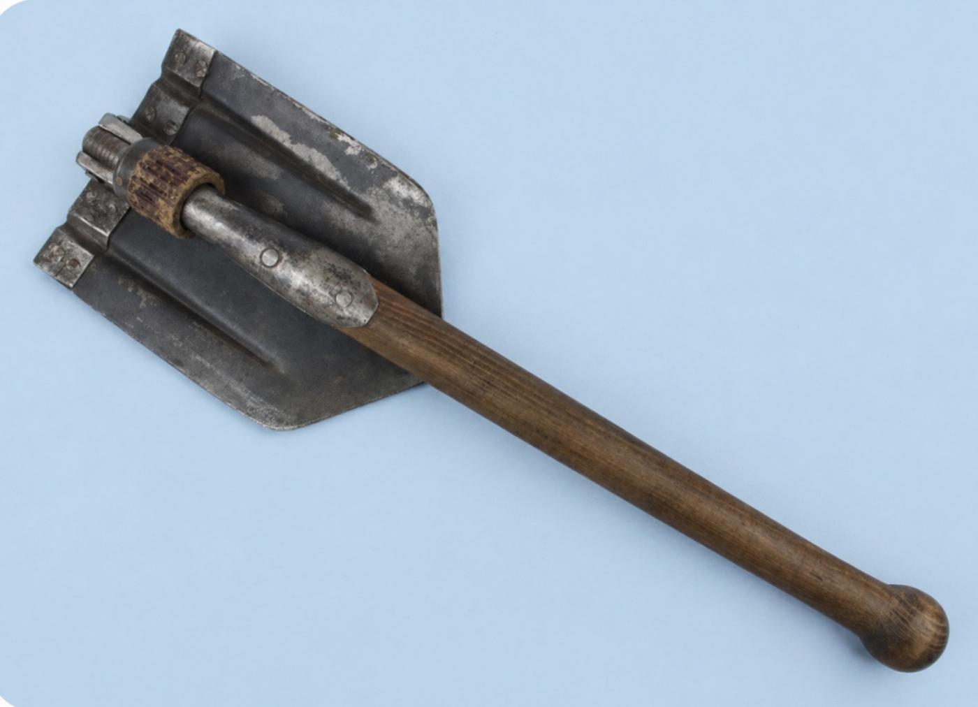 Entrenching tool