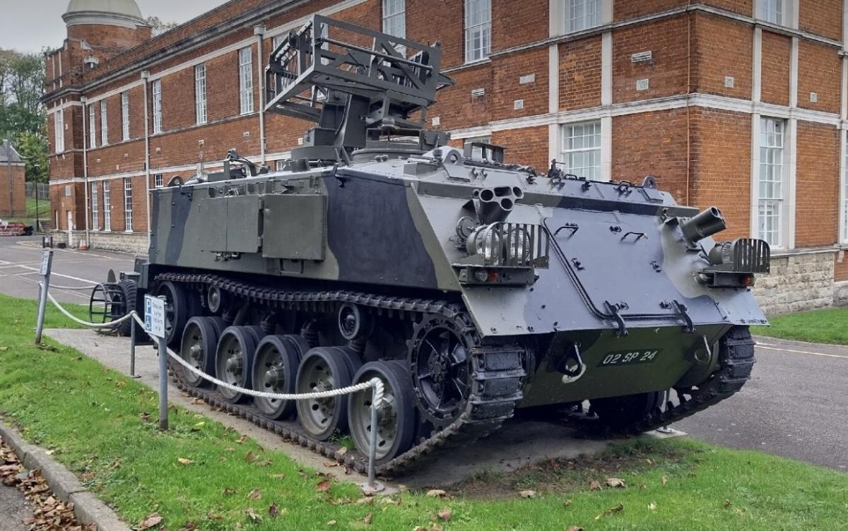 Armoured vehicle 