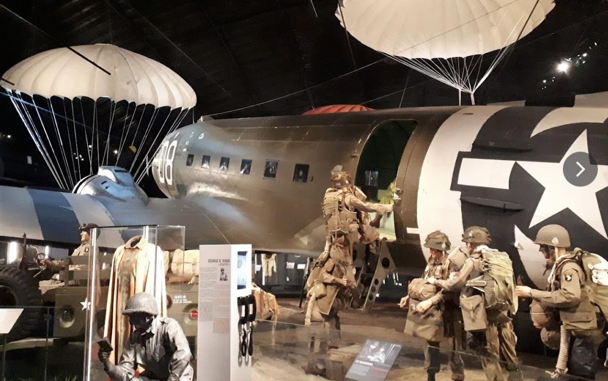 Paras and plane 
