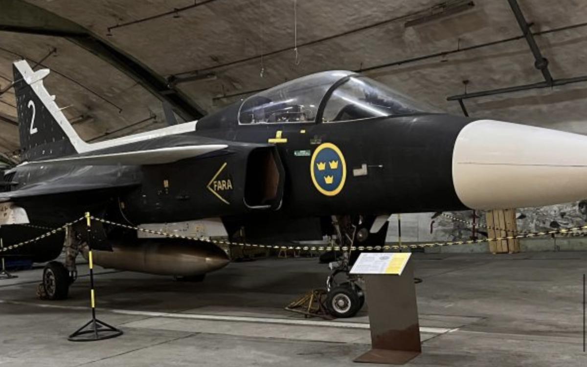Fighter display 
