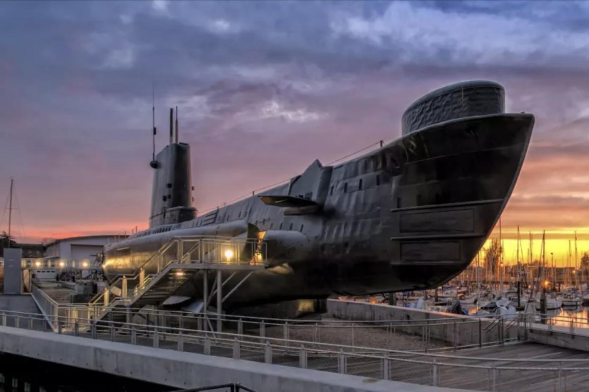 Submarine Display