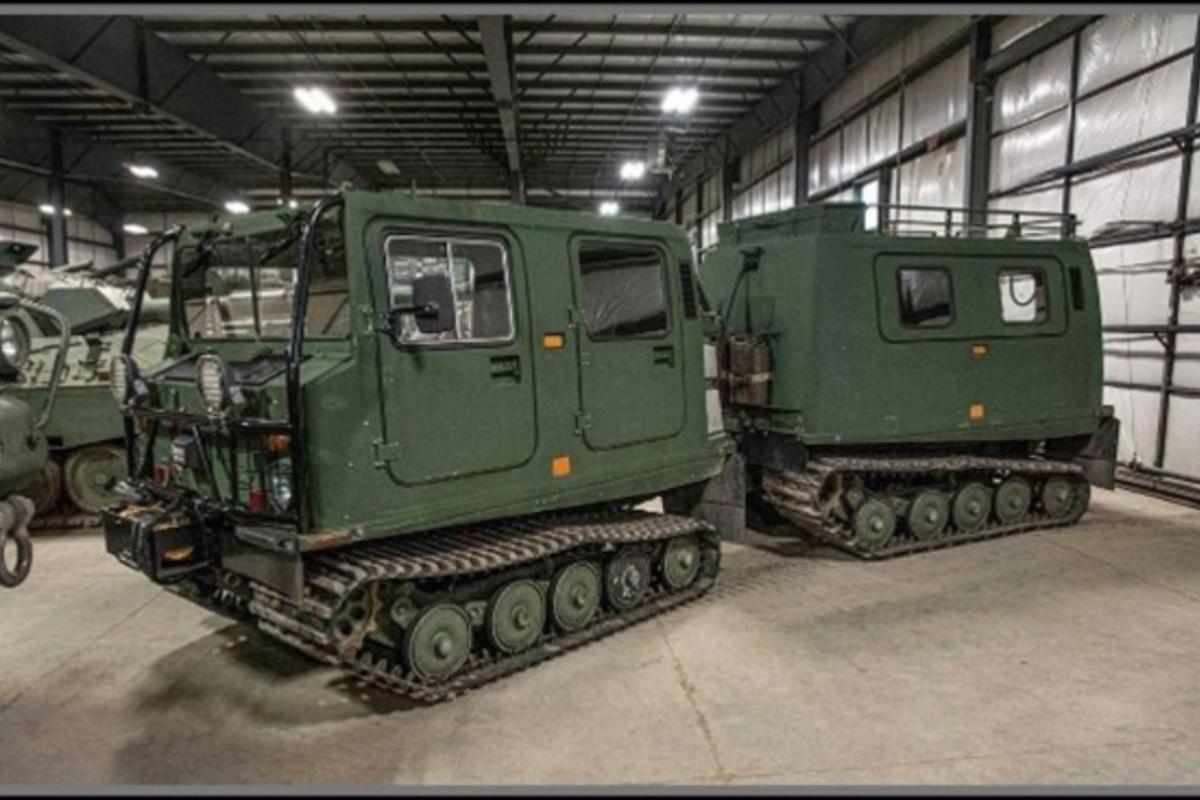 Tracked armoured vehicles