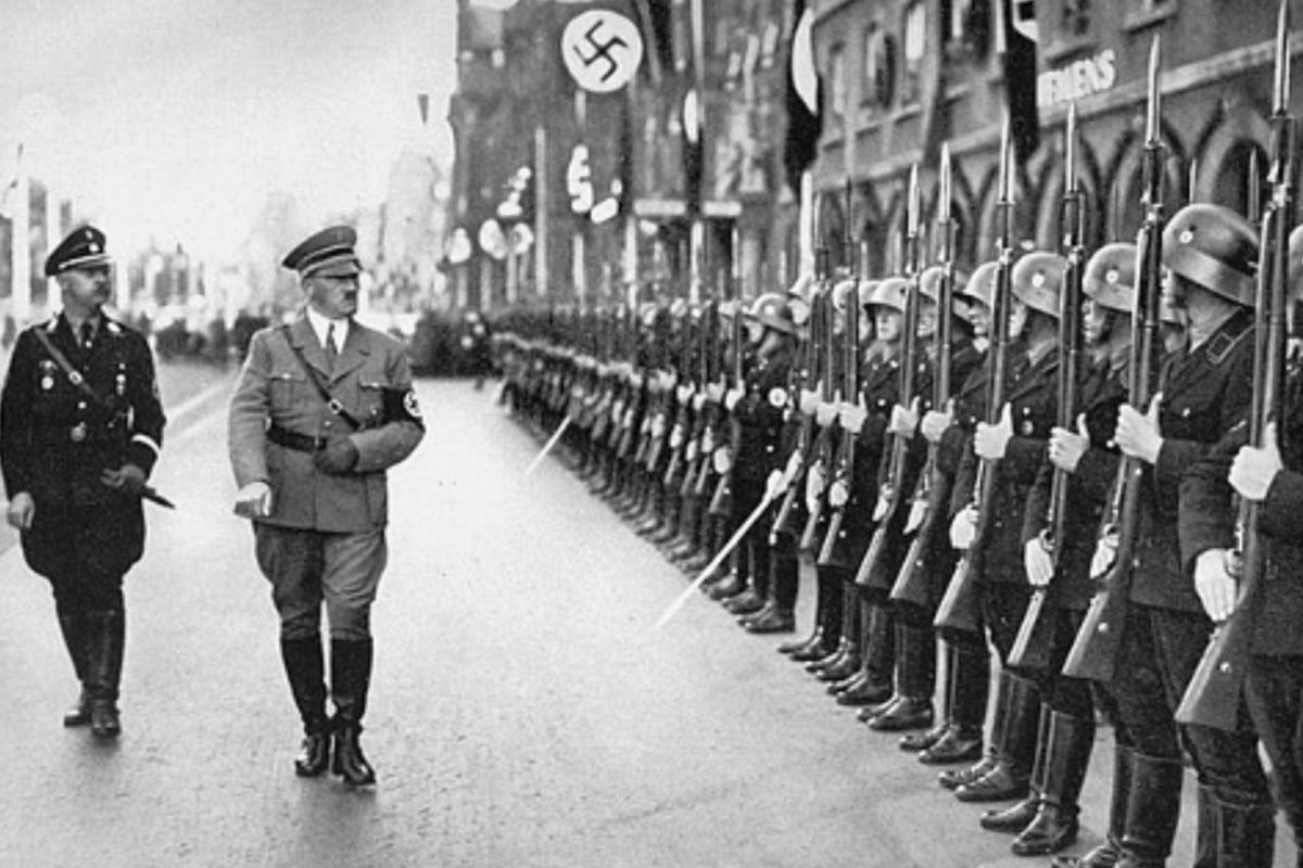 Waffen ss inspected by hitler