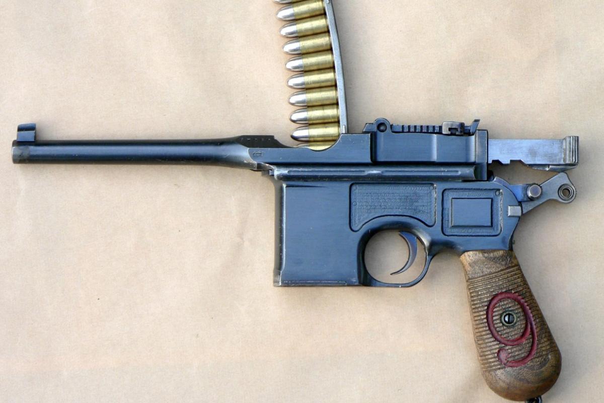 Maucer c-96 pistol German war weapon ww1 