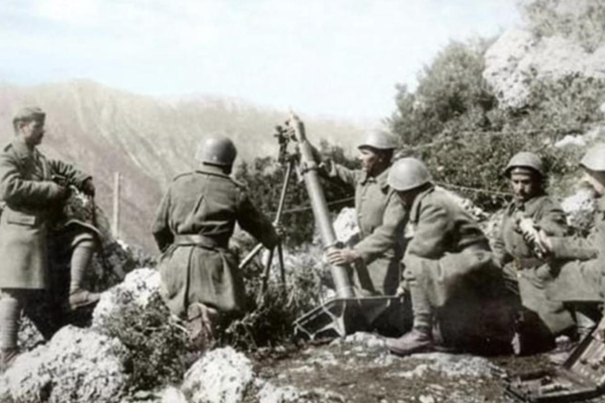 Greece troops fighting Italians with mortar ww2
