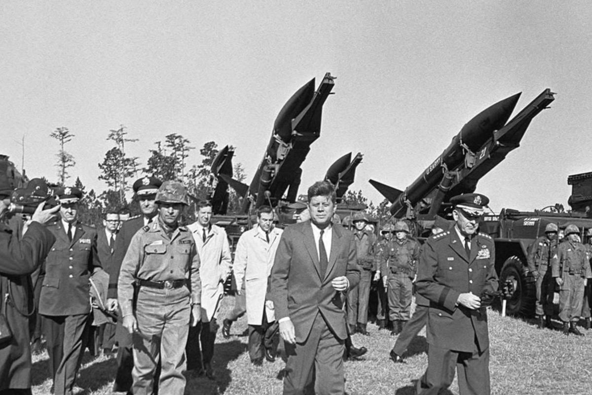 Cuban missile crisis ends 