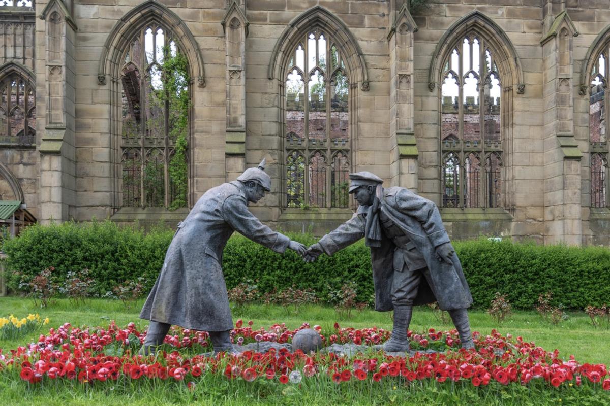 Peace statue 