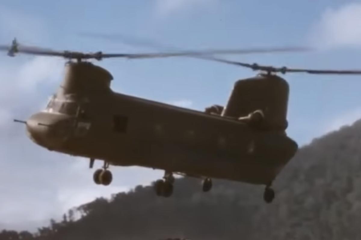 Chinook battle ship helicopter 