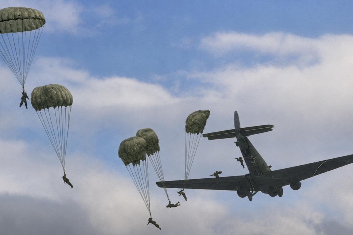 Paras 