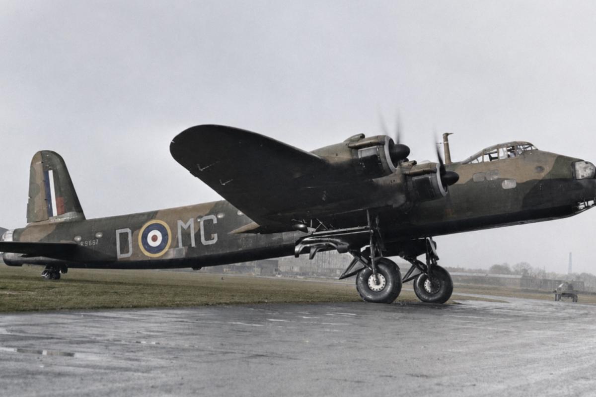 Short Stirling bomber plane